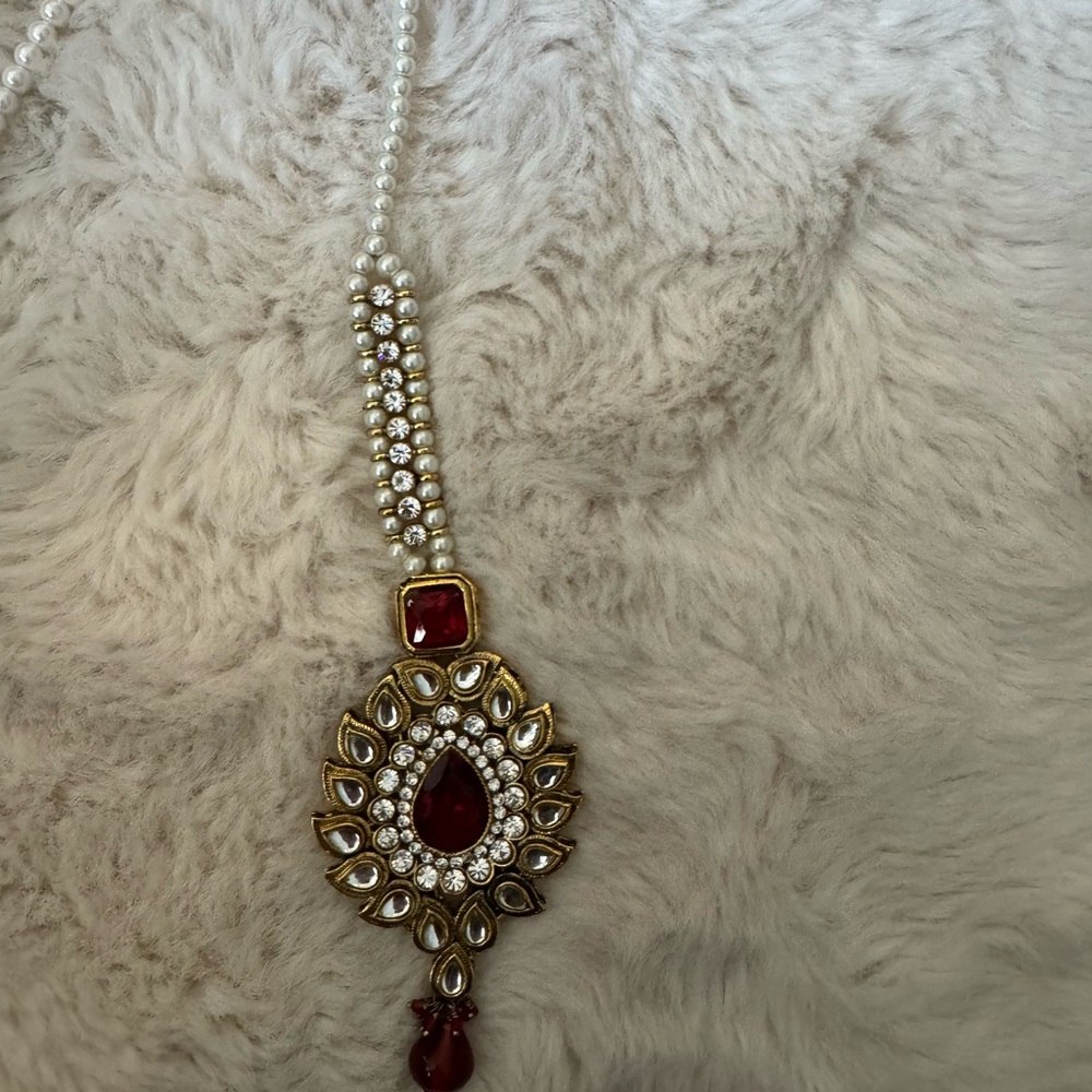 Maang tikka (Indian jewelery)